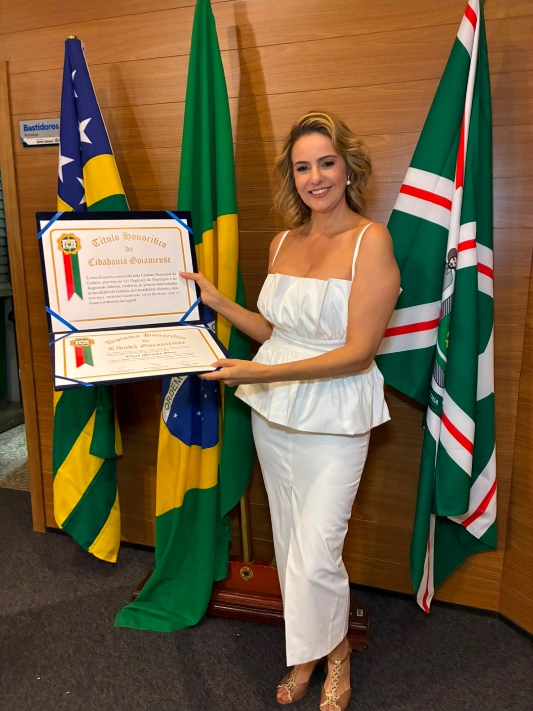 Tânia Miranda recebe o Diploma Honorifico de Cidadã Goianiense