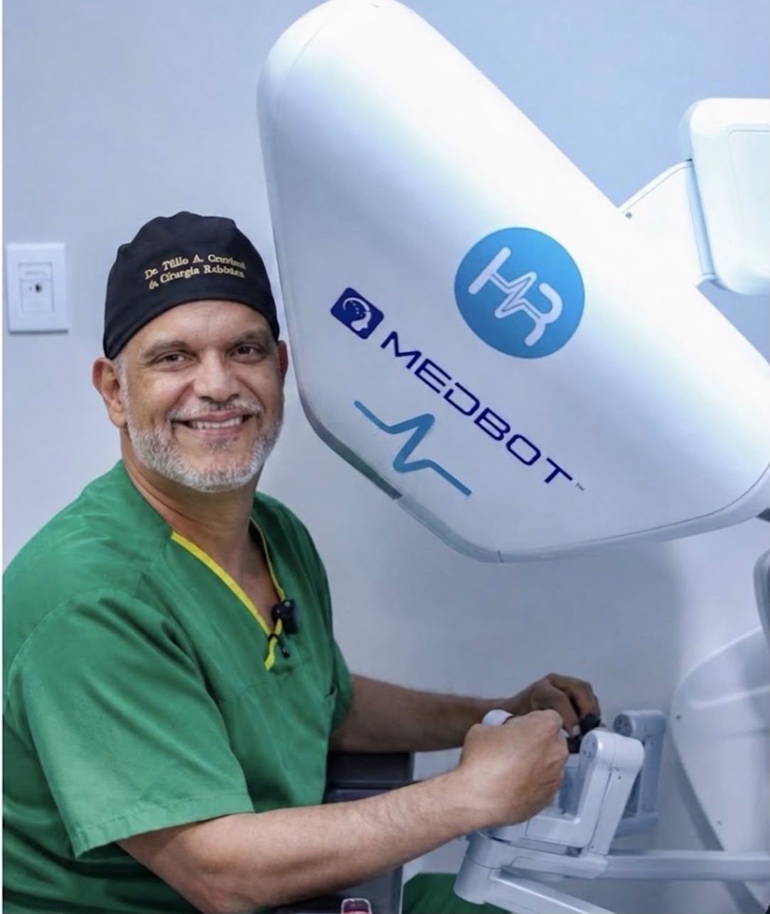 Centro-Oeste realiza primeira telecirurgia internacional com robô Toumai
