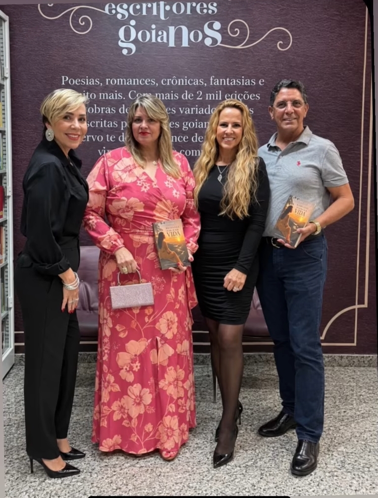 Rosa Donzelli em noite lançamento de seu livro A Arte de Habitar a Vida