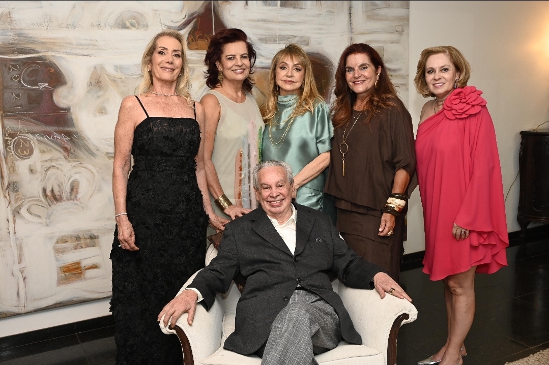 Luis Carlos de Moraes Rodrigues celebra aniversário em tarde-noite elegante
