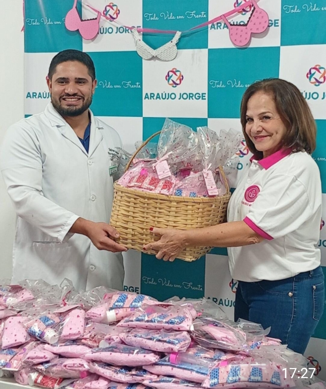 OSC Mundo Mulher realiza entrega de 1.000 kits de cuidado íntimo para mulheres em tratamento contra o câncer